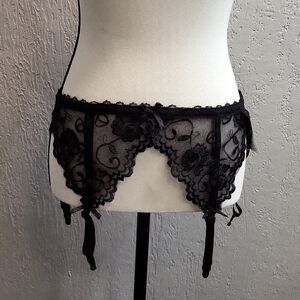 NWT La Petite Coquette Black Lace Garter Belt